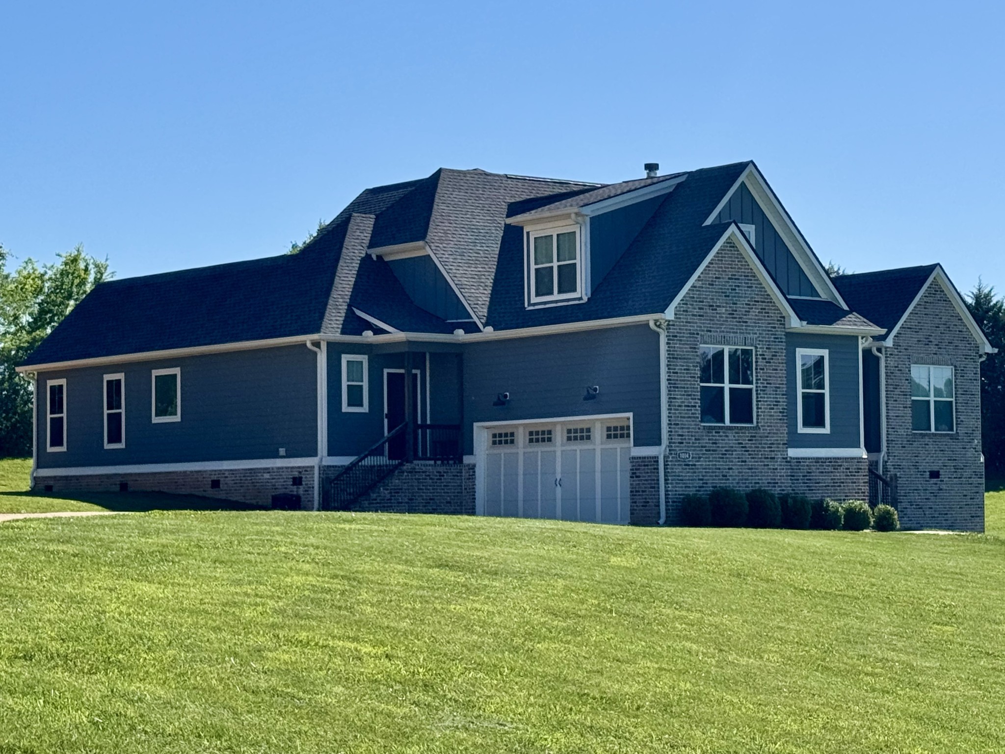 1014 Douglas Ct