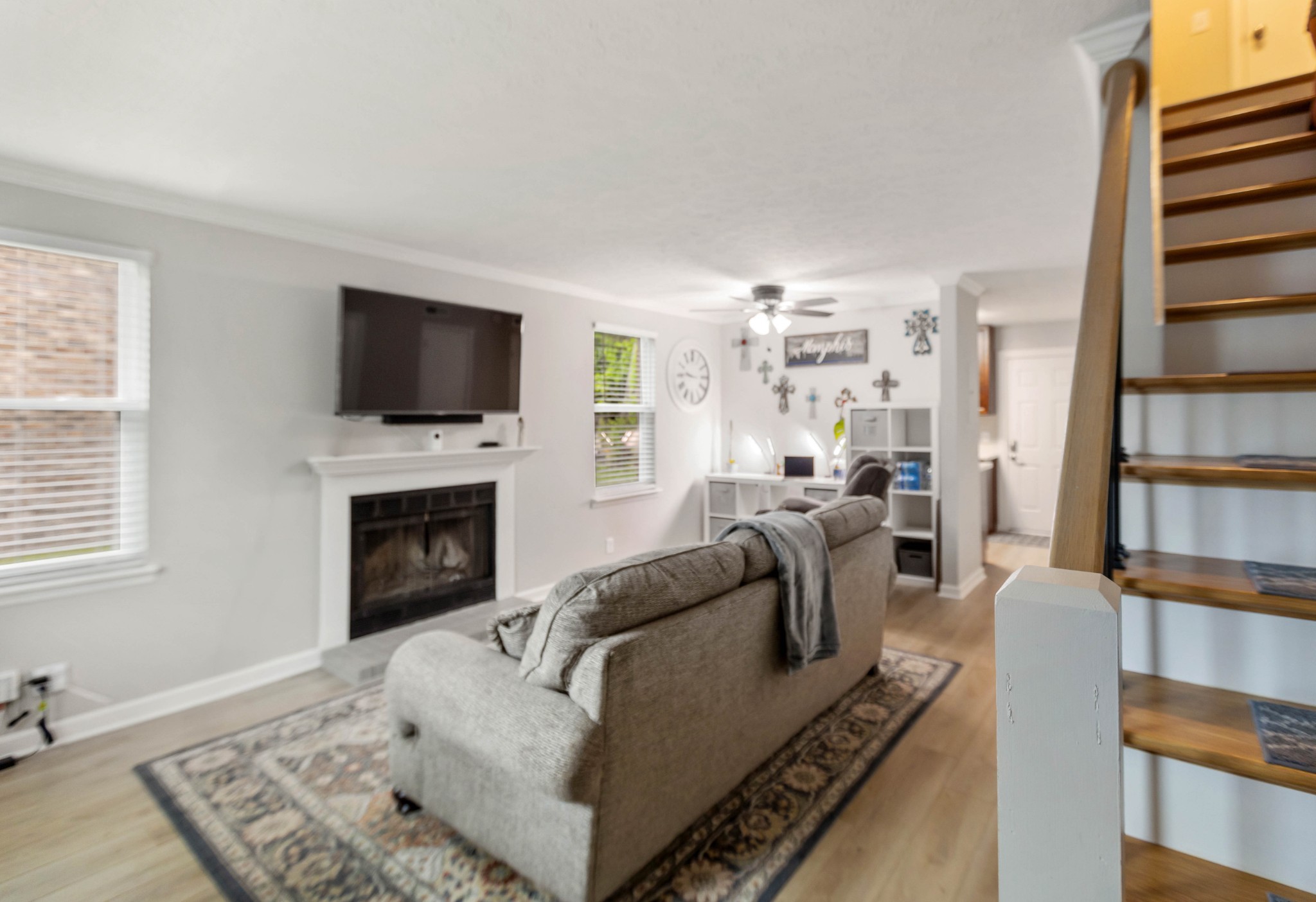 Search Listings 3 290 Donna Dr E