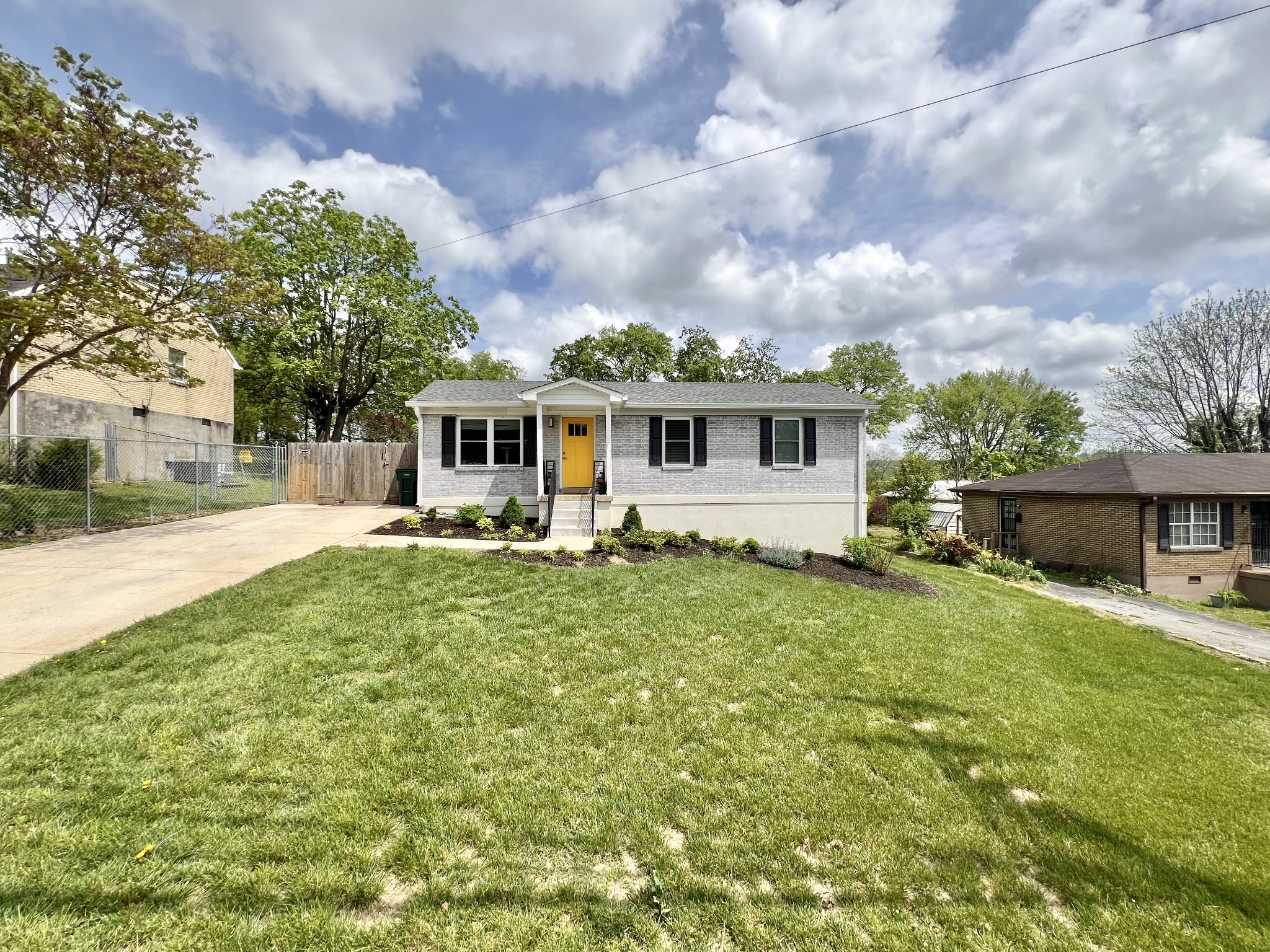 207 N Cedar Ln