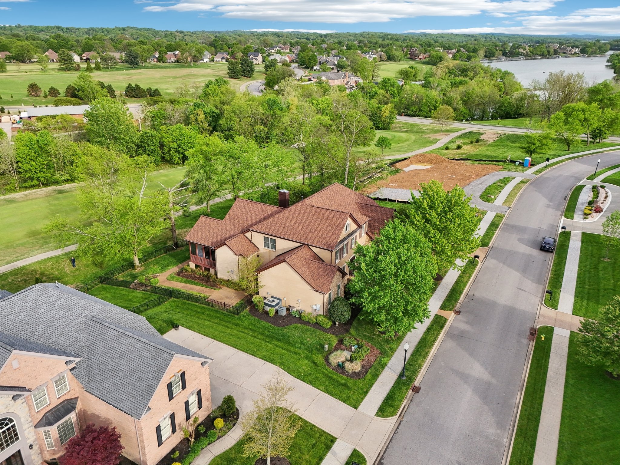 1261 Chloe Dr