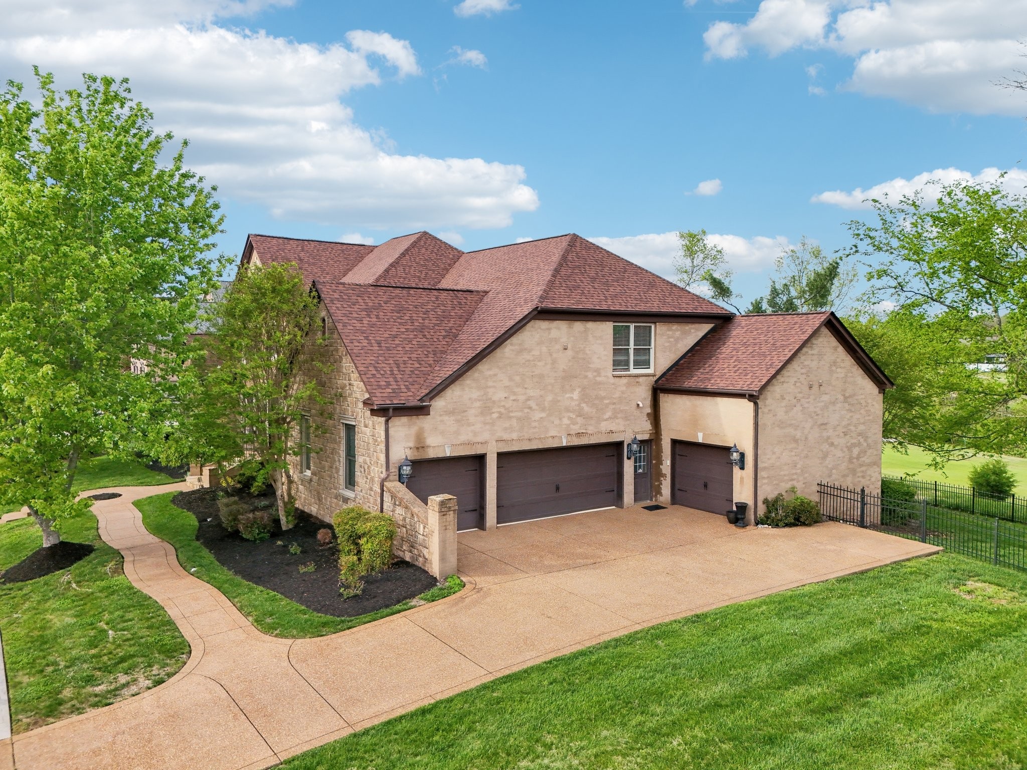 1261 Chloe Dr