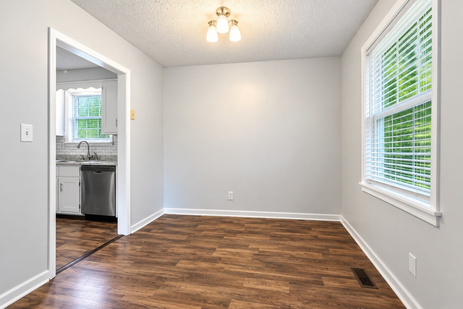 587 Anita Dr