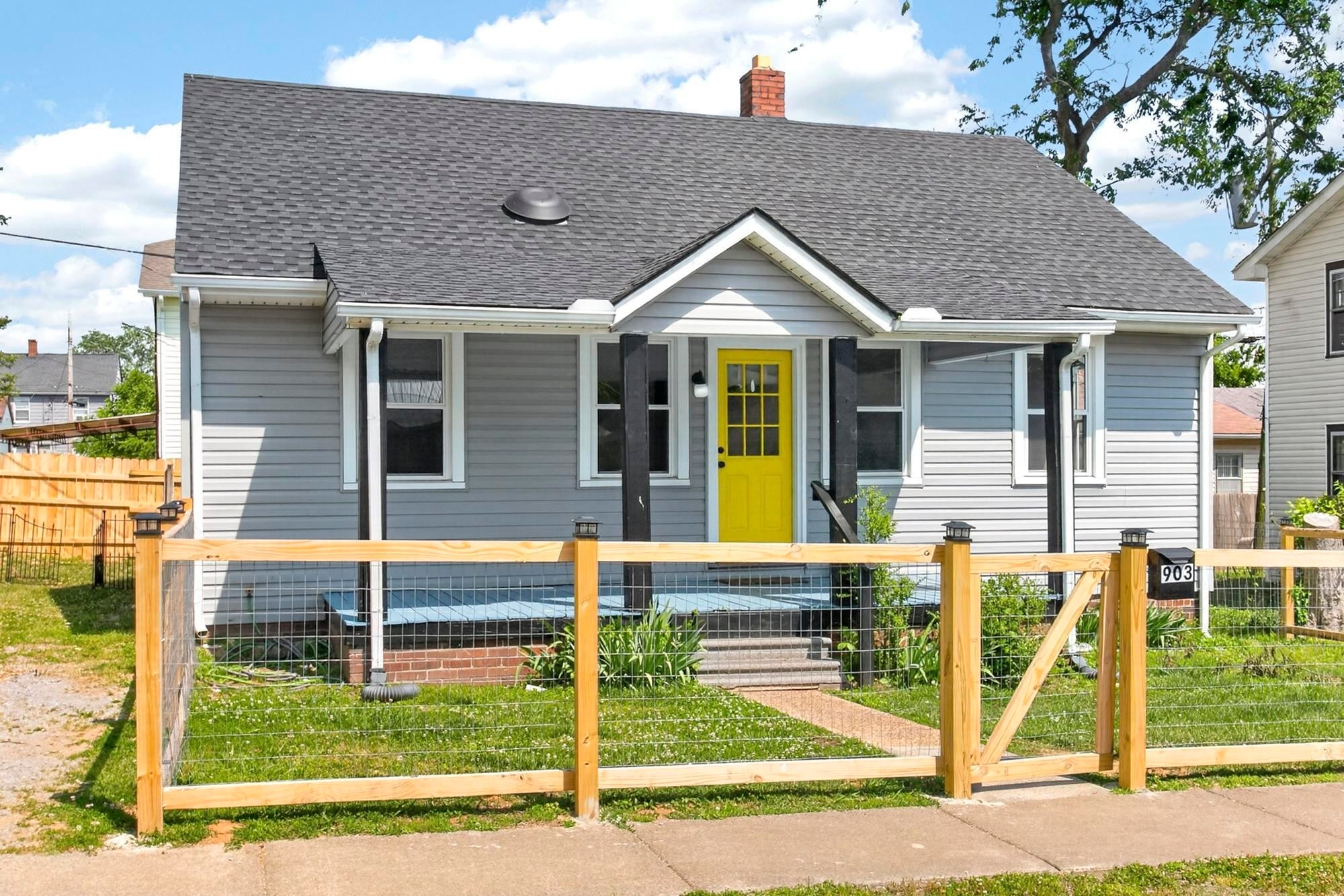 903 Berry St - Photo 2