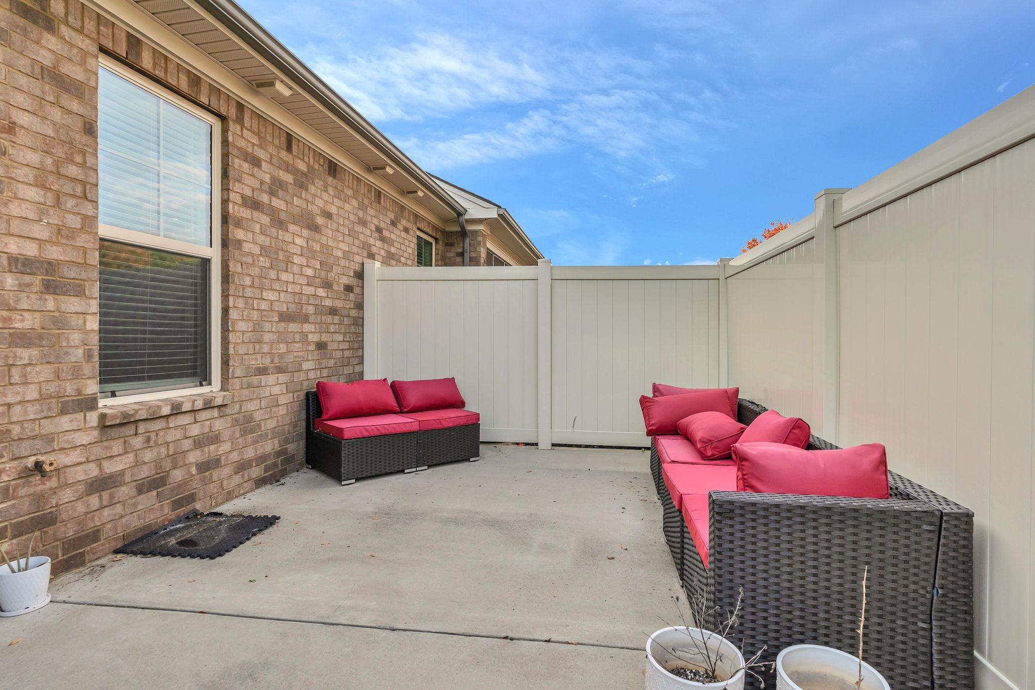 Murfreesboro, Tennessee 37130, United States, 3 Bedrooms Bedrooms, ,3 BathroomsBathrooms,Residential,Active,36432