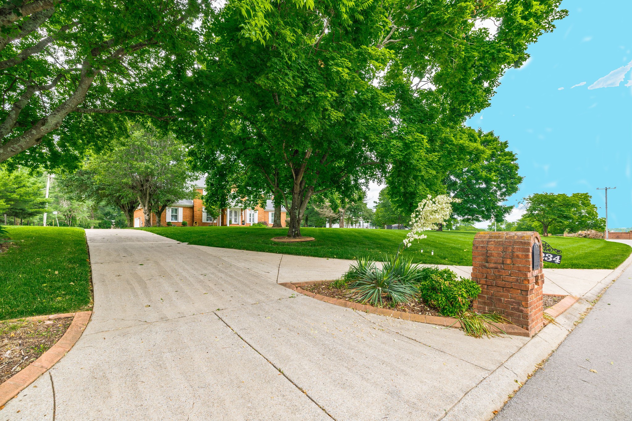 1234 Windsor Dr