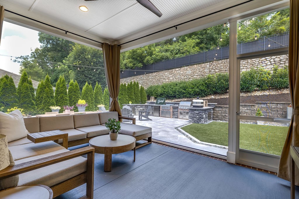 215 Halswelle Dr