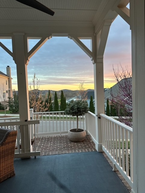 215 Halswelle Dr