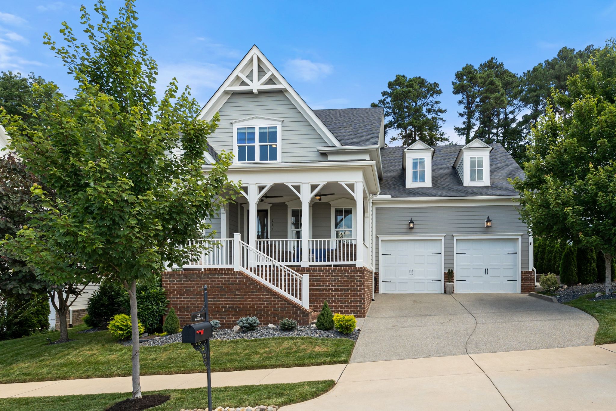 215 Halswelle Dr