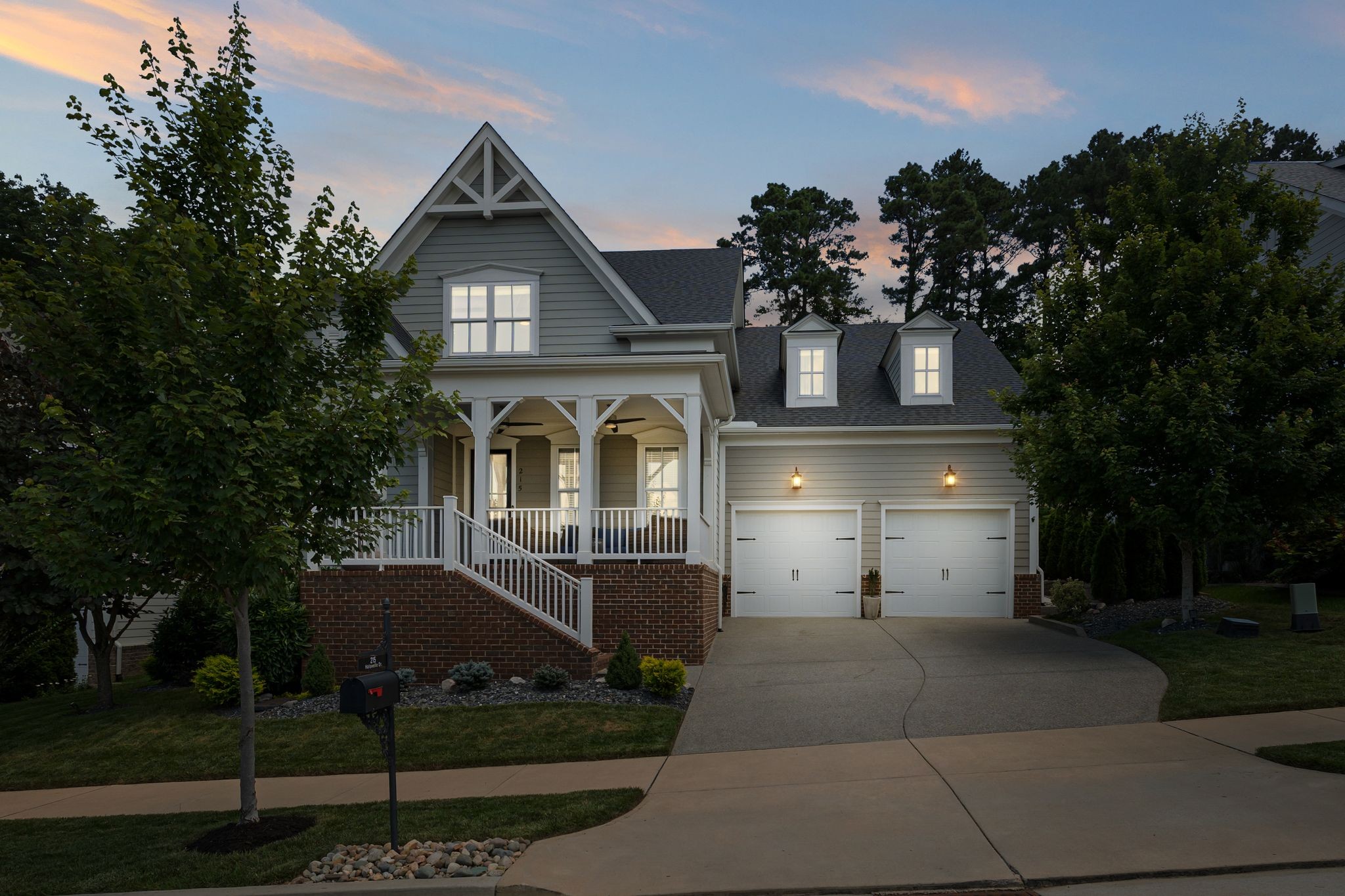 215 Halswelle Dr