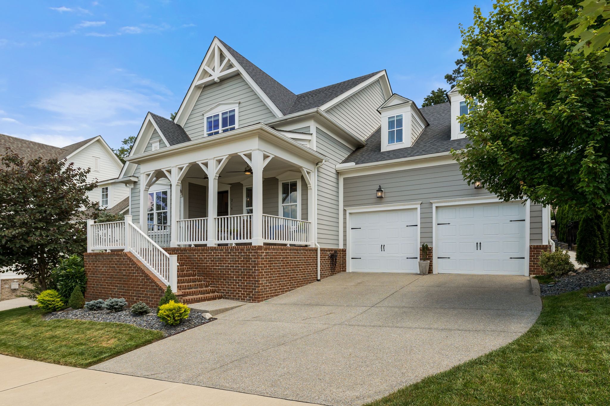 215 Halswelle Dr