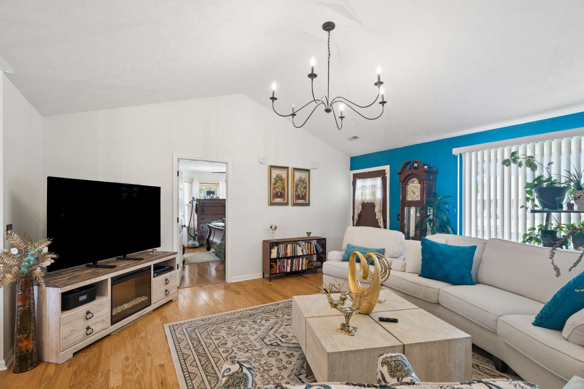 1027 Auldridge Dr