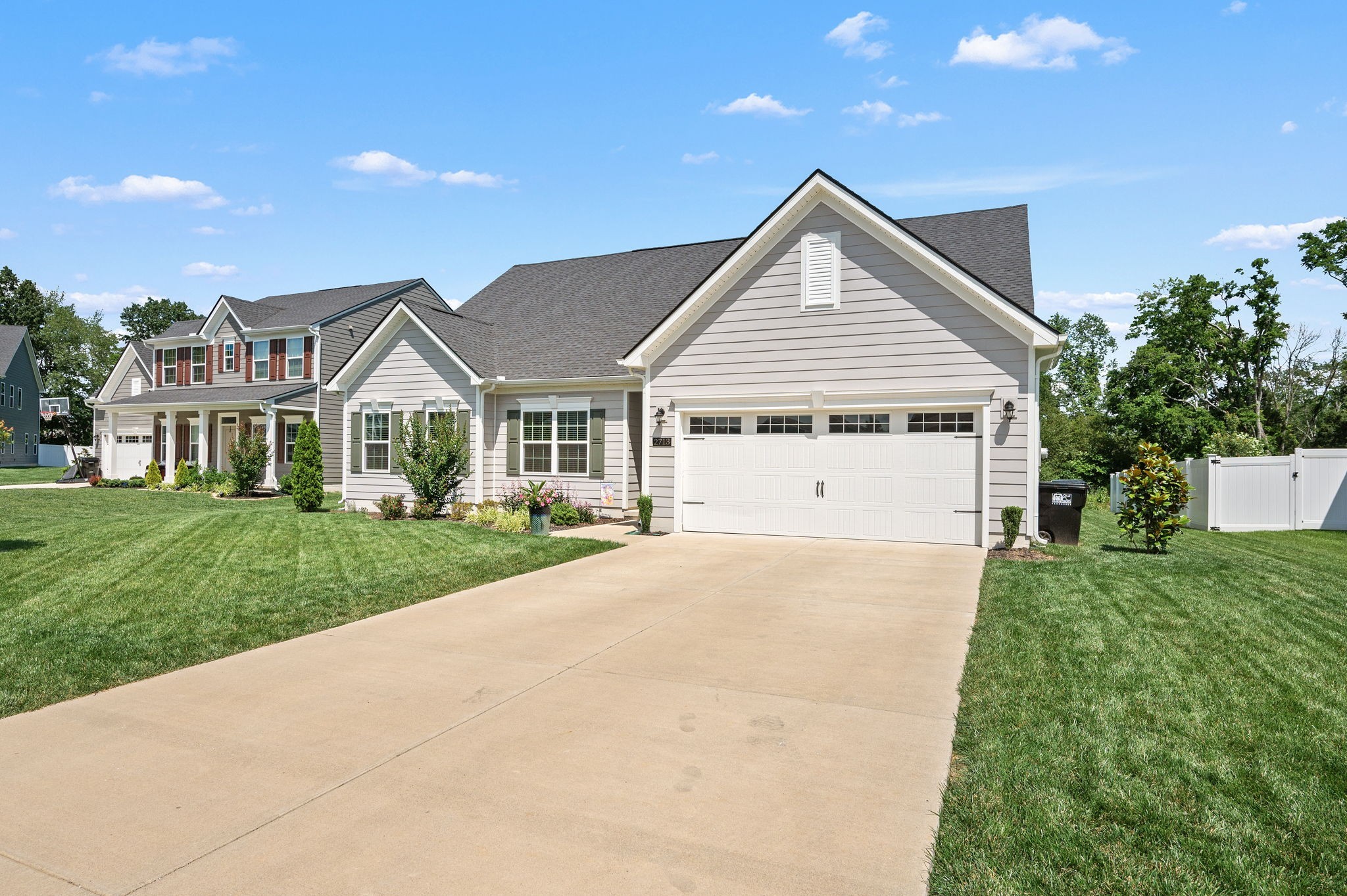 2713 Greenview Dr
