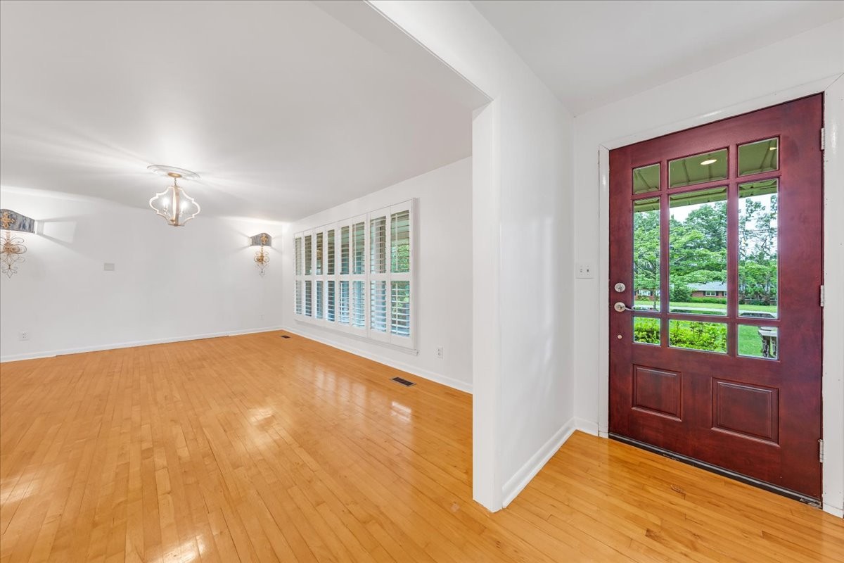 1809 Country Club Dr