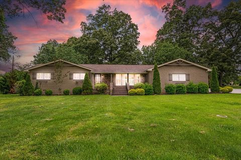 1809 Country Club Dr Tullahoma TN 37388