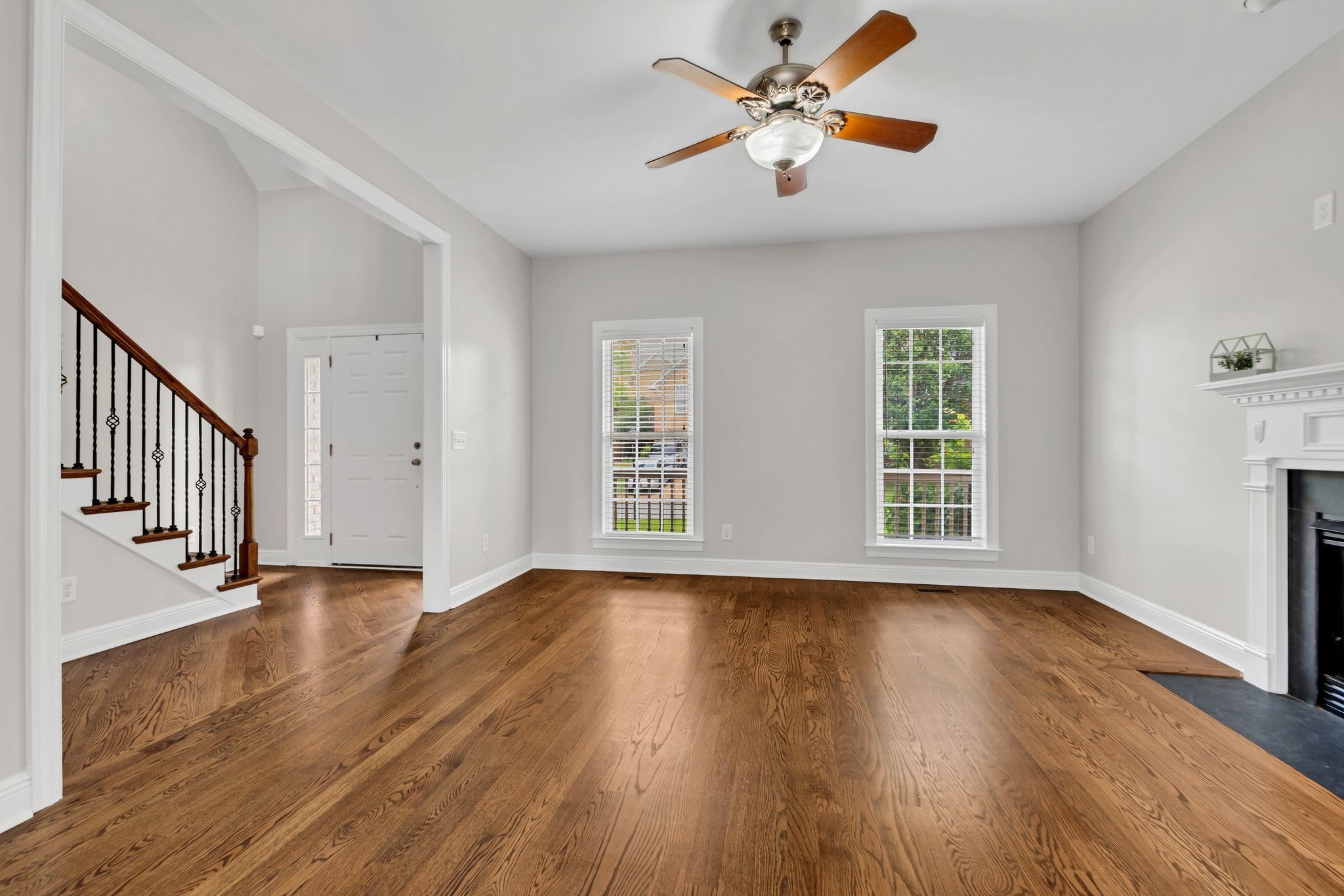 3016 Clyde Cir