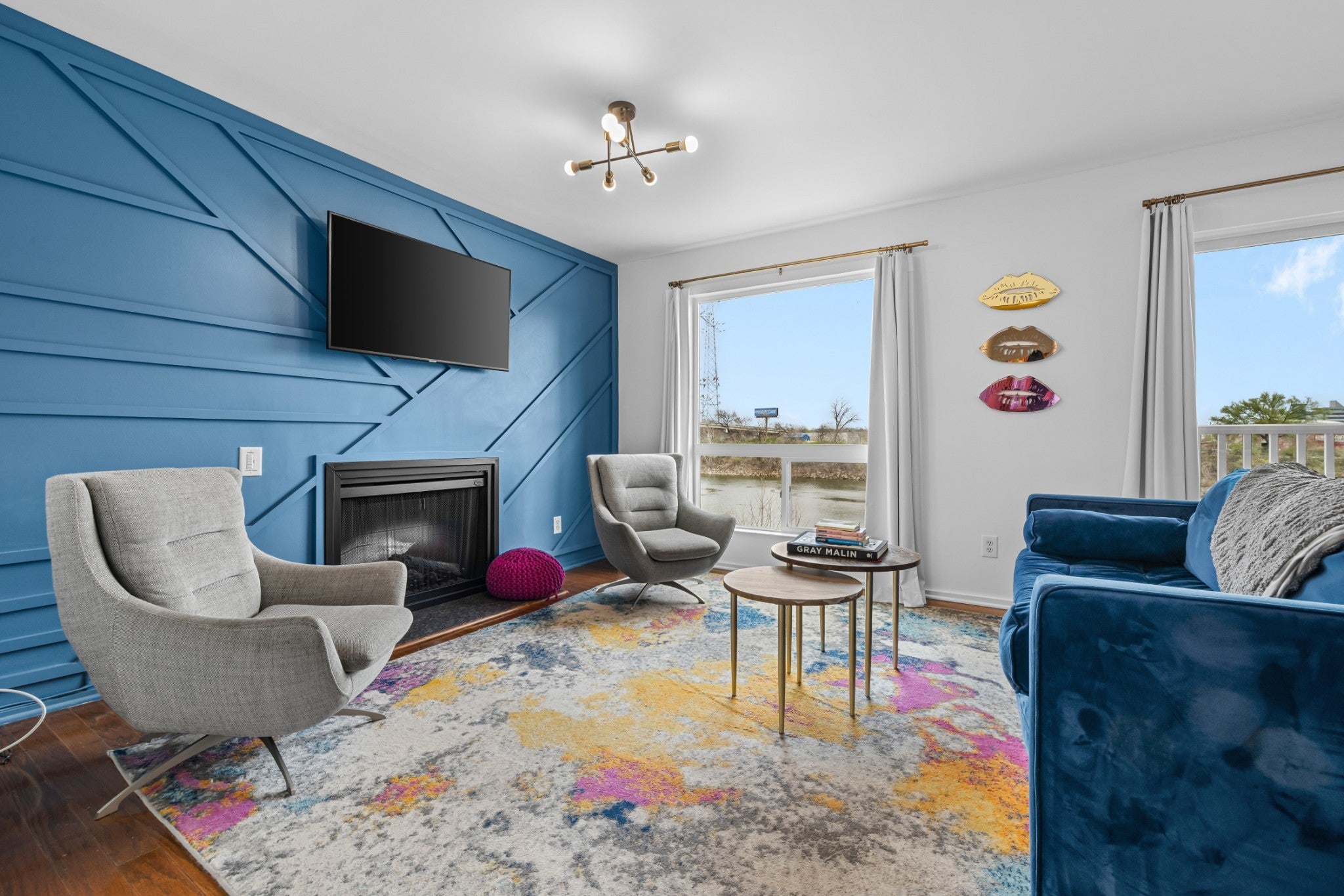 2-bed listing at 926 1st Ave N, Nashville