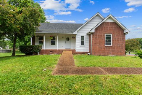 862 College St Portland TN 37148