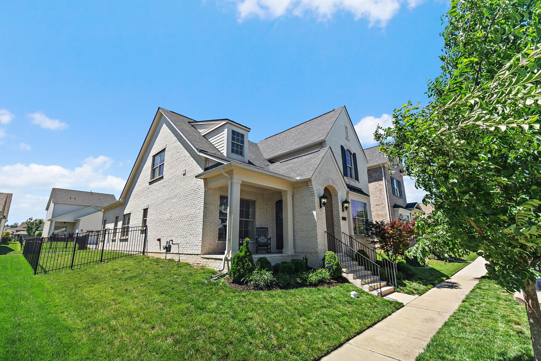 2420 Marco St