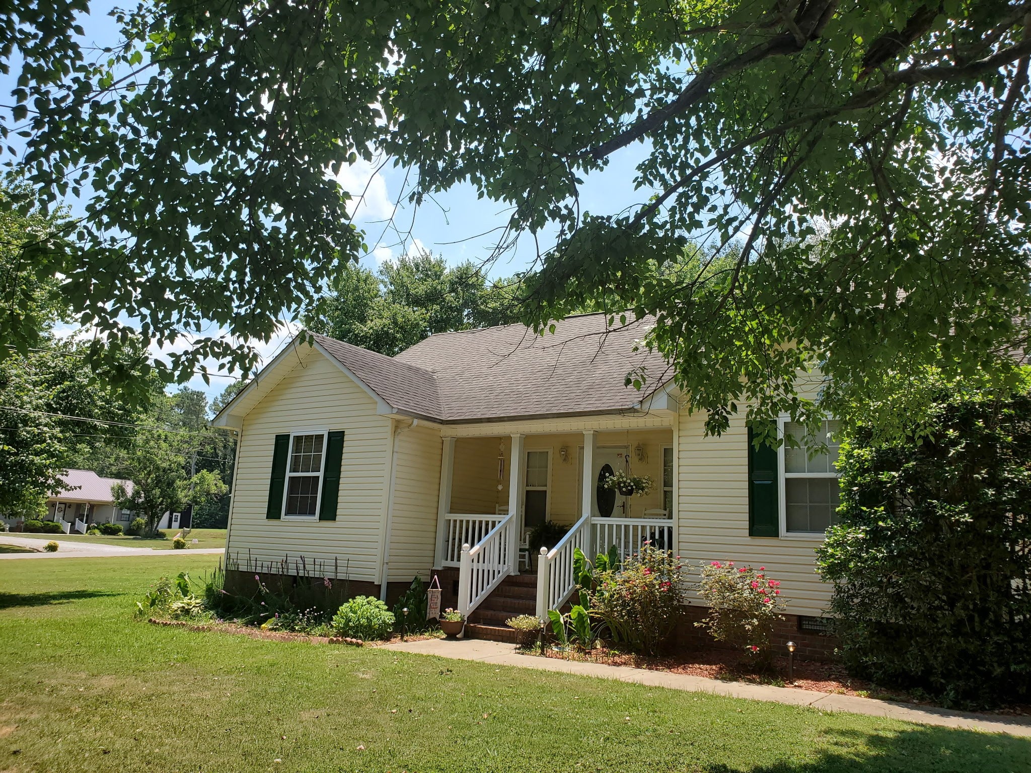 115 Deerfield Ln