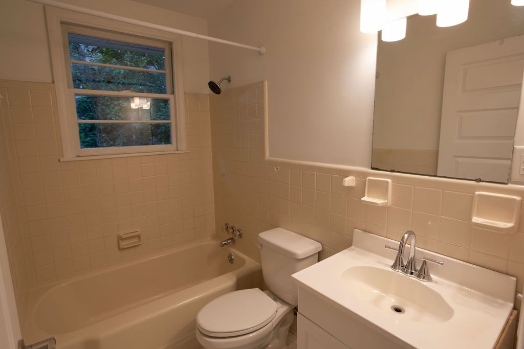 Nashville, Tennessee 37204, United States, 5 Bedrooms Bedrooms, ,3 BathroomsBathrooms,Residential,Active,193170