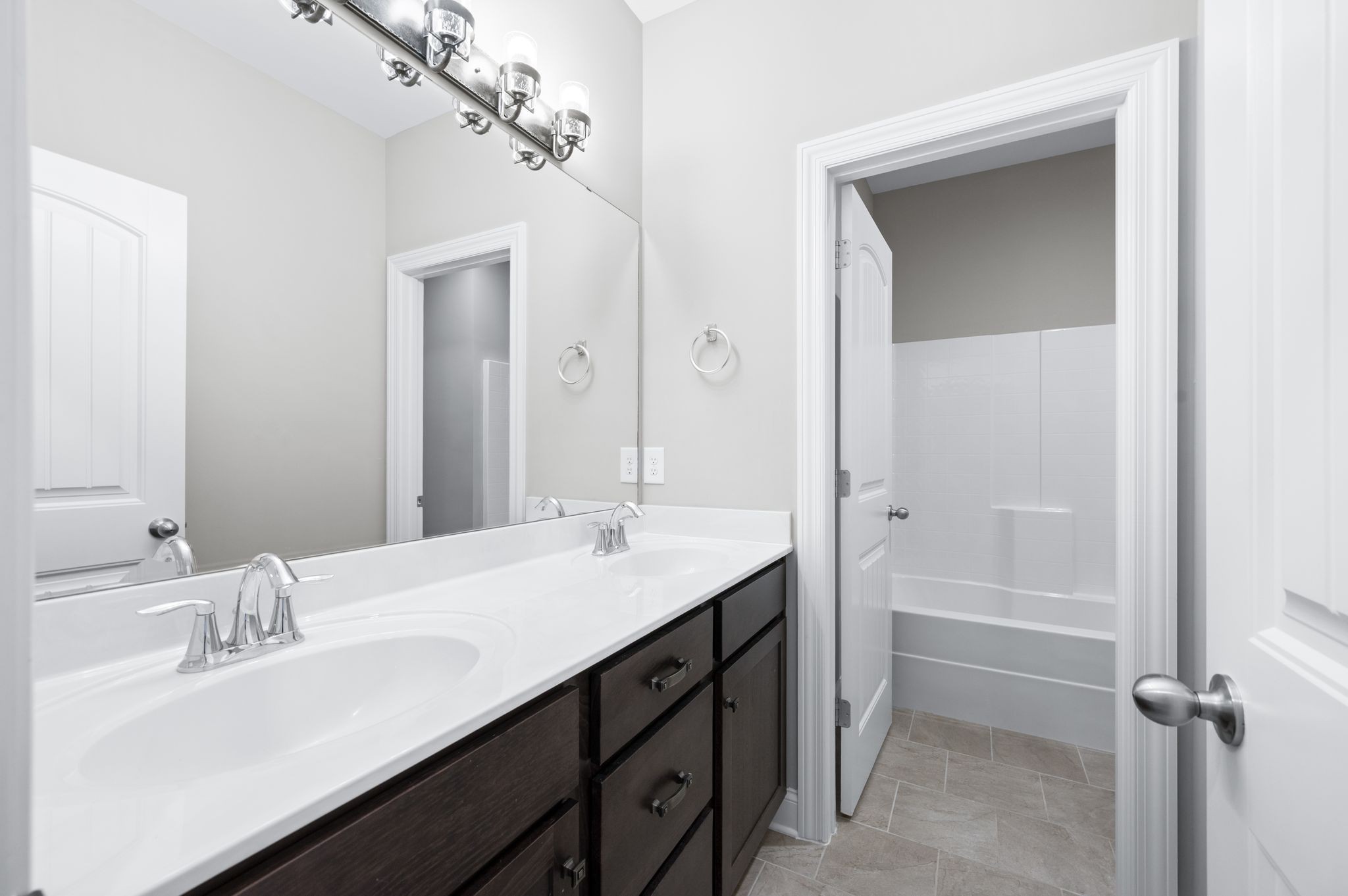 Nashville, Tennessee 37221, United States, 3 Bedrooms Bedrooms, ,2 BathroomsBathrooms,Residential,Active,167369