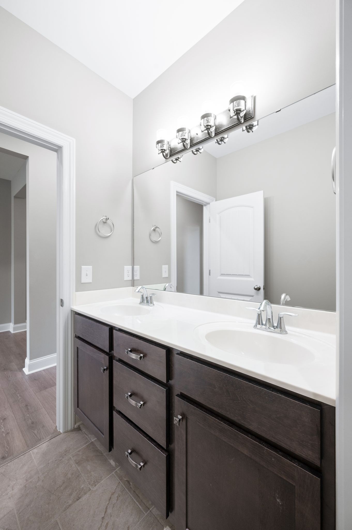 Nashville, Tennessee 37221, United States, 3 Bedrooms Bedrooms, ,2 BathroomsBathrooms,Residential,Active,167369