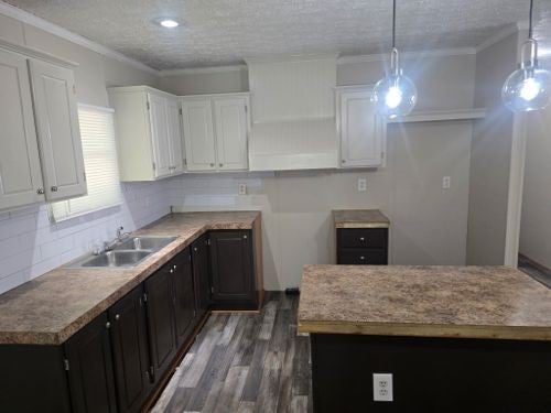 233 Sunnyfield Ln