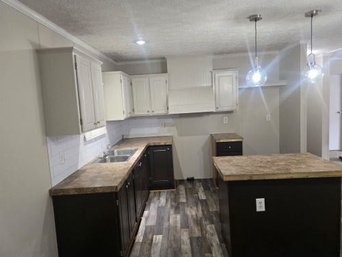 233 Sunnyfield Ln