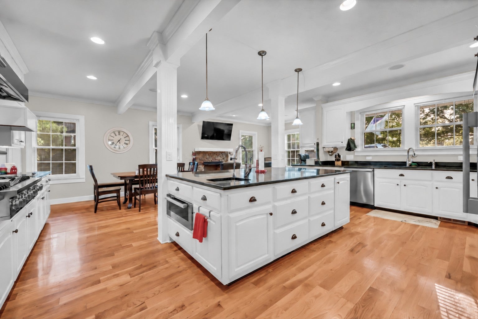 140 E Glenwood Dr
