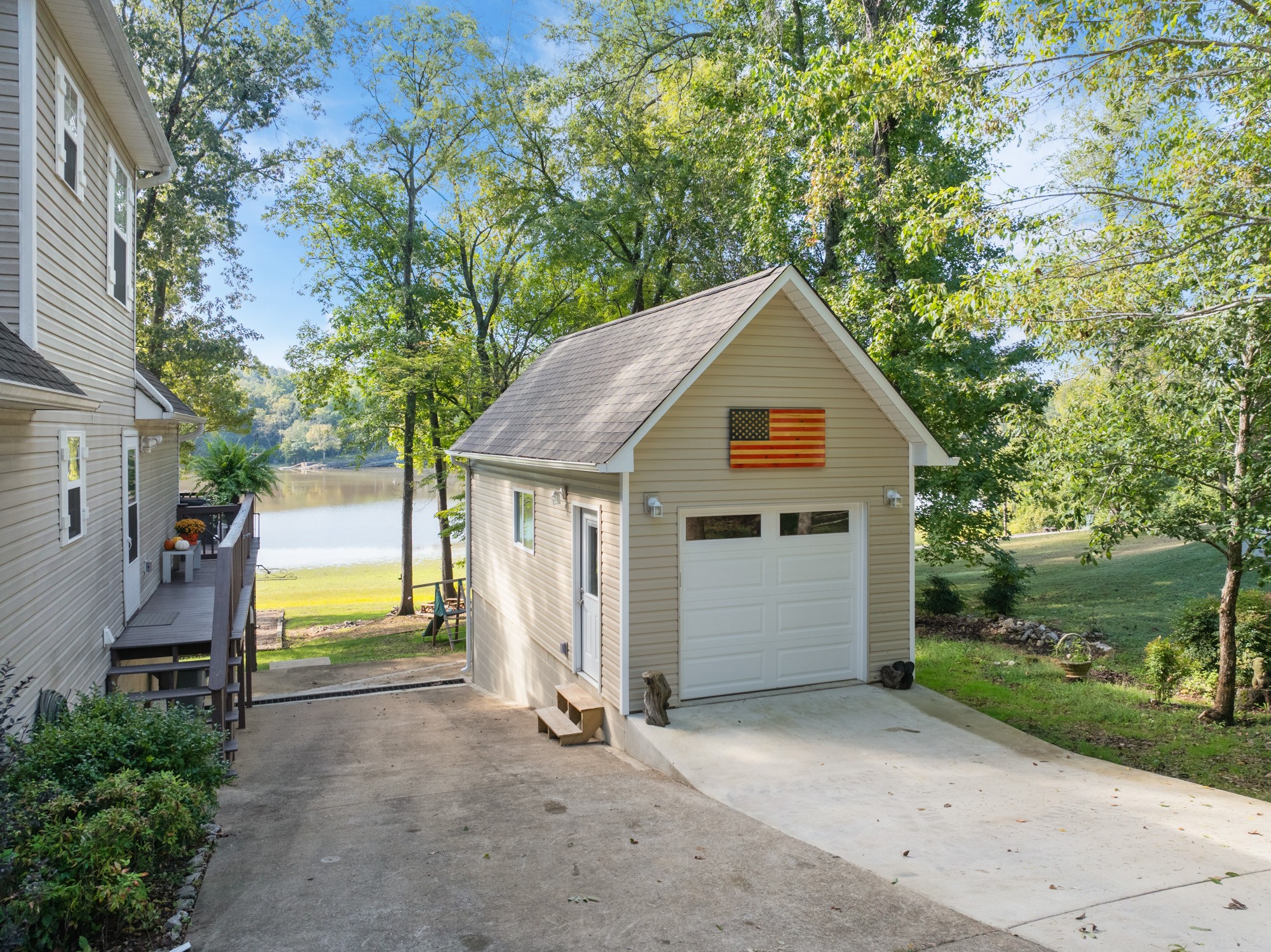 183 Featherfoot Pkwy Loop