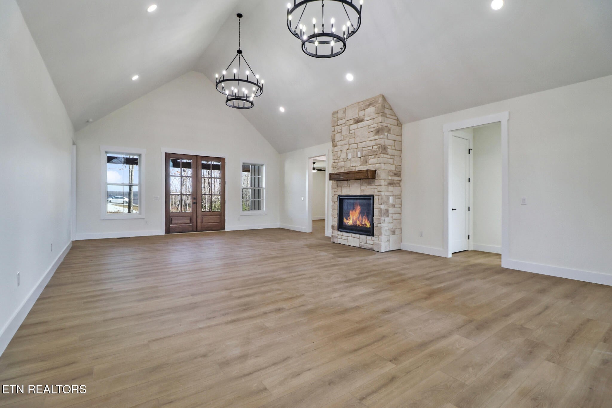 910 Eastridge Pass