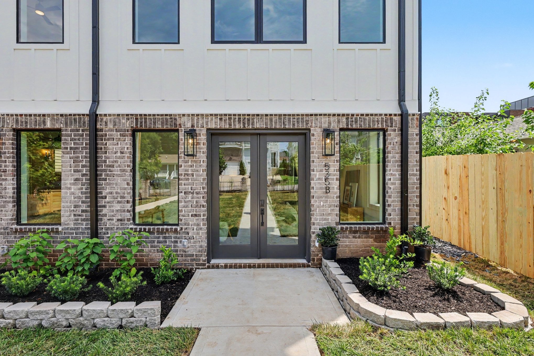535B Moore Ave