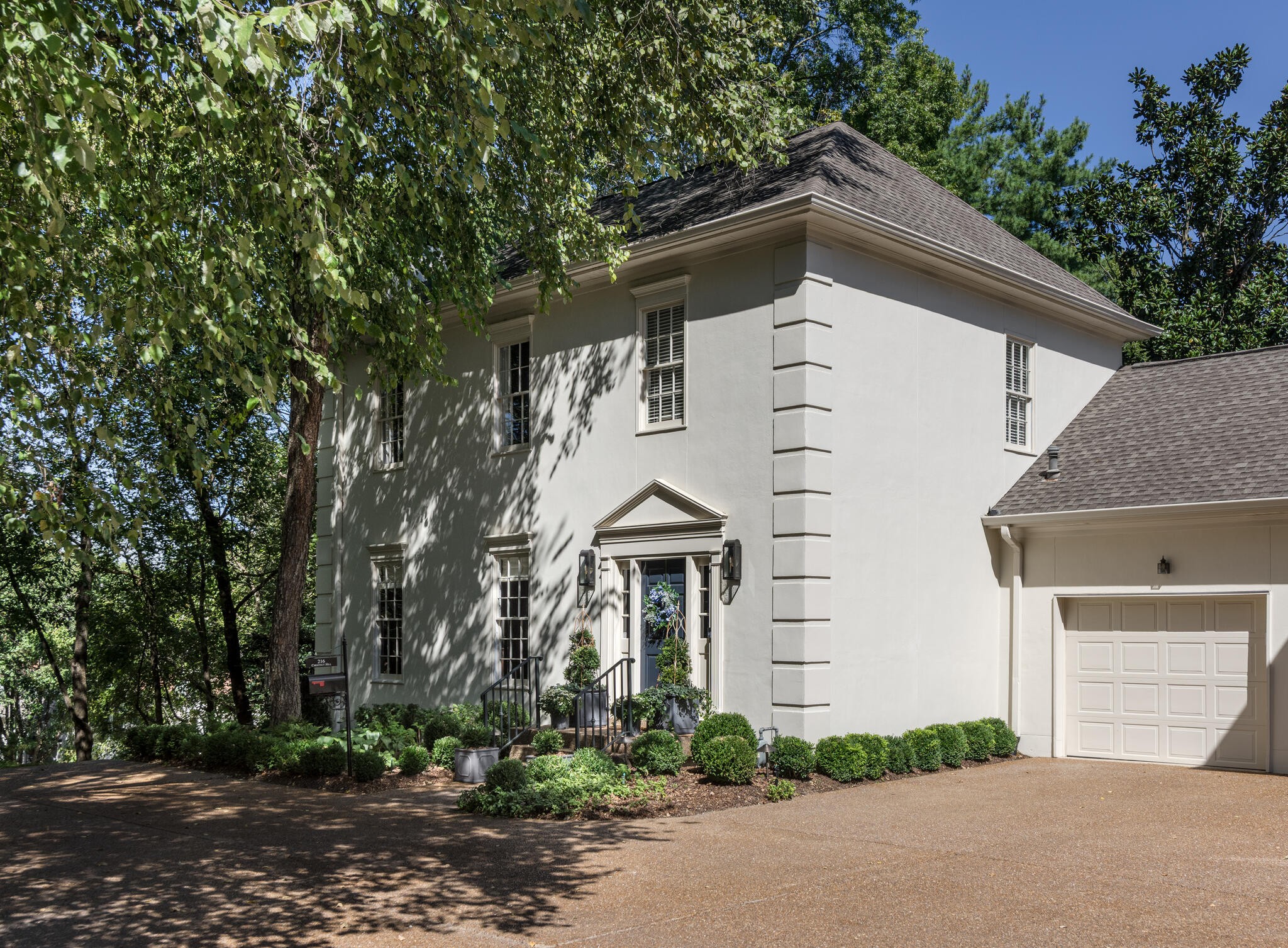 216 Chestnut Hill Dr