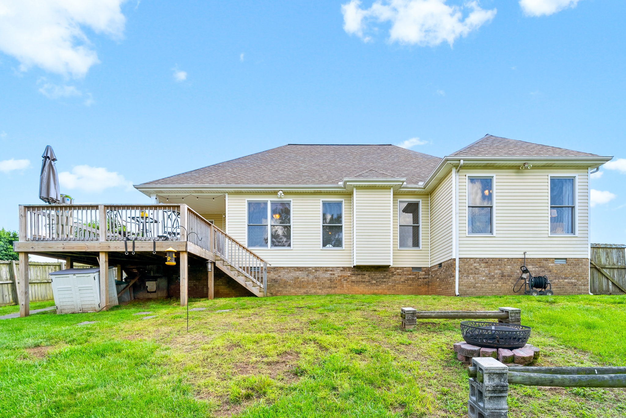 Clarksville, Tennessee 37040, United States, 3 Bedrooms Bedrooms, ,2 BathroomsBathrooms,Residential,Active,130902