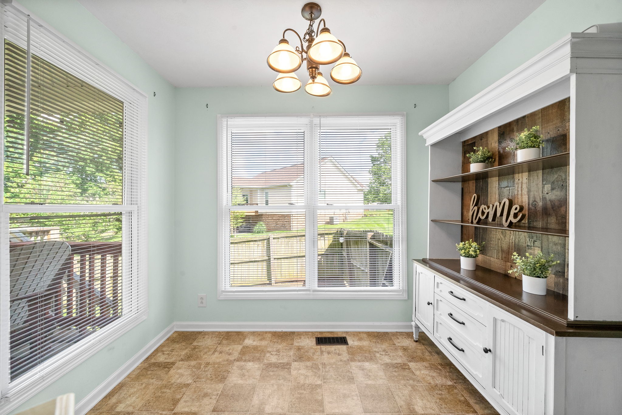 Clarksville, Tennessee 37040, United States, 3 Bedrooms Bedrooms, ,2 BathroomsBathrooms,Residential,Active,130902