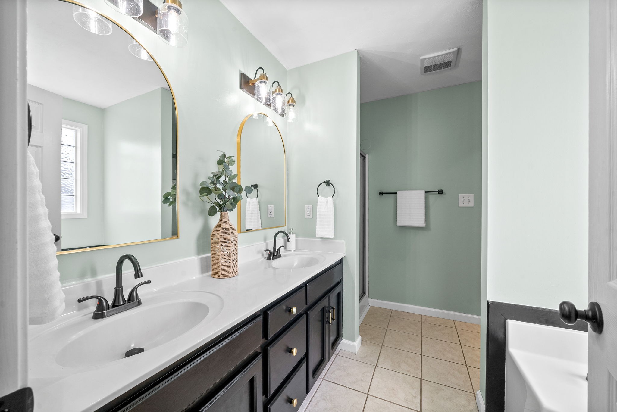 Clarksville, Tennessee 37040, United States, 3 Bedrooms Bedrooms, ,2 BathroomsBathrooms,Residential,Active,130902