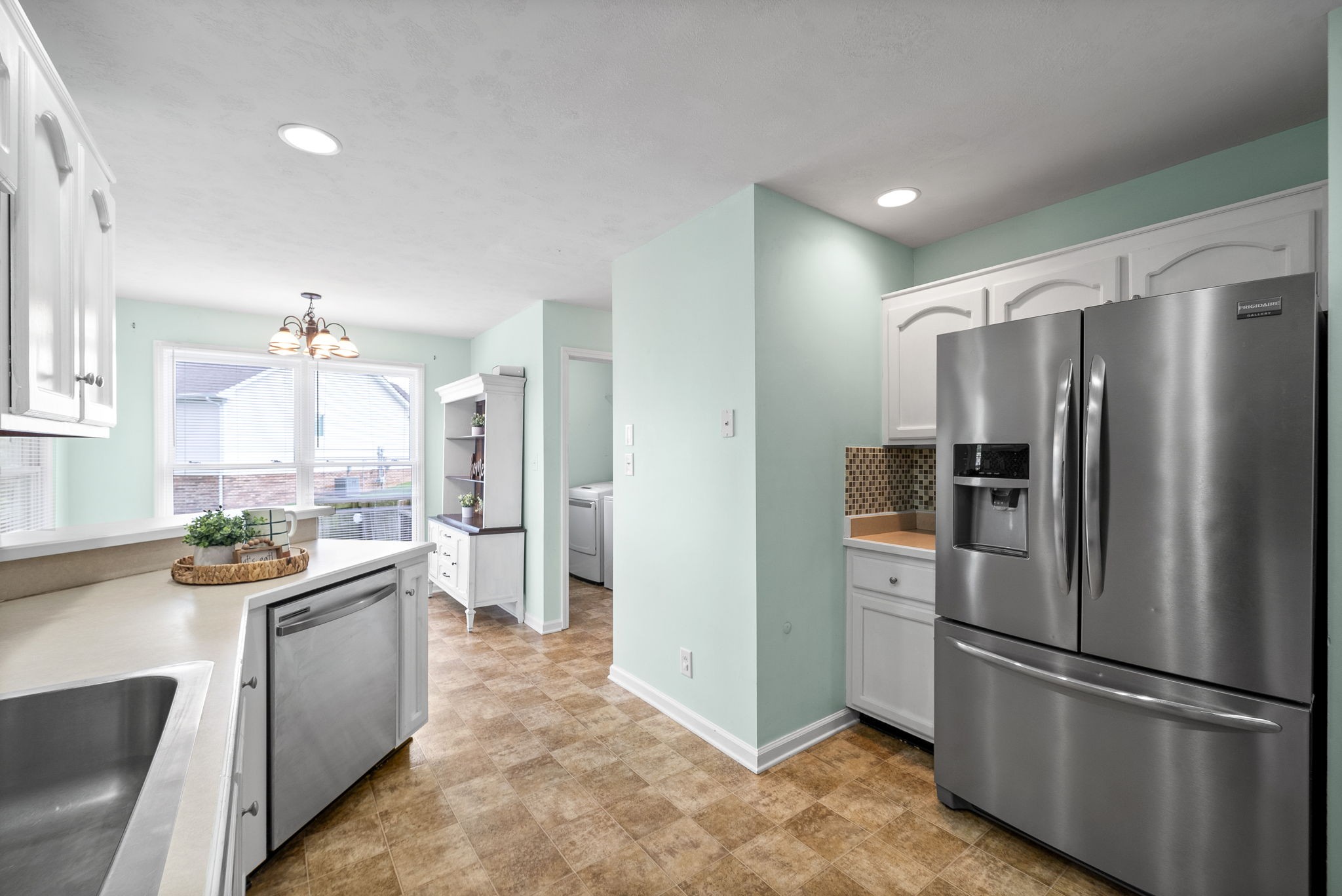 Clarksville, Tennessee 37040, United States, 3 Bedrooms Bedrooms, ,2 BathroomsBathrooms,Residential,Active,130902