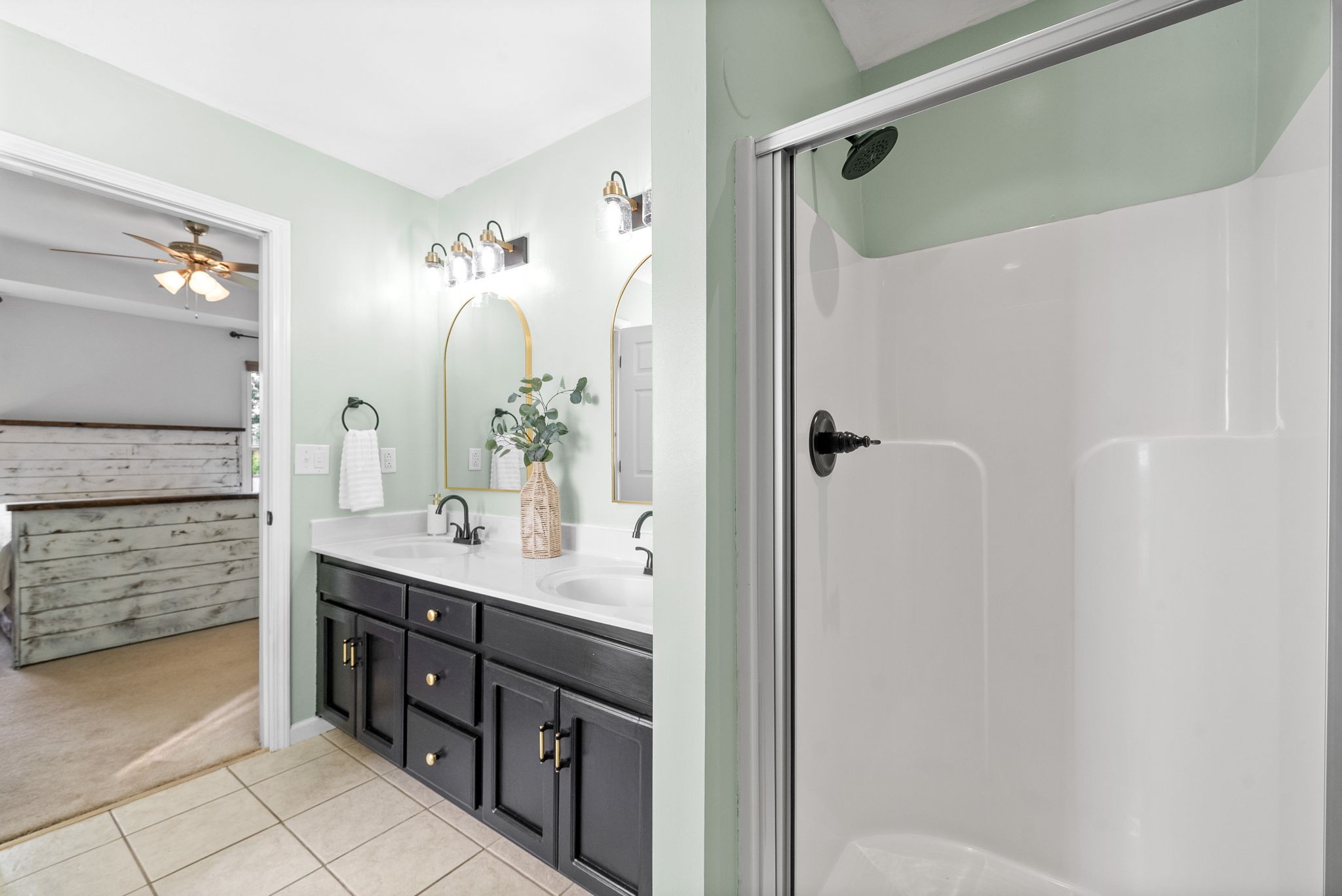 Clarksville, Tennessee 37040, United States, 3 Bedrooms Bedrooms, ,2 BathroomsBathrooms,Residential,Active,130902