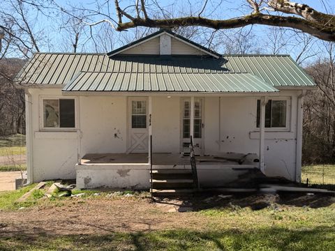 Photo of 8294 Lawrenceburg Hwy, Mount Pleasant, TN 38474 (MLS # 3136745)