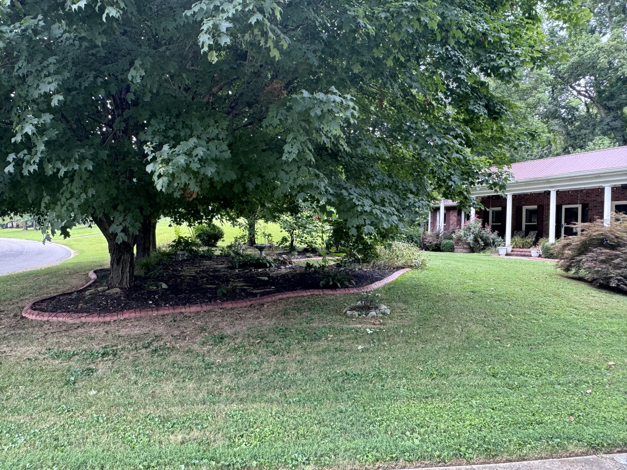 401 Lakeside Dr