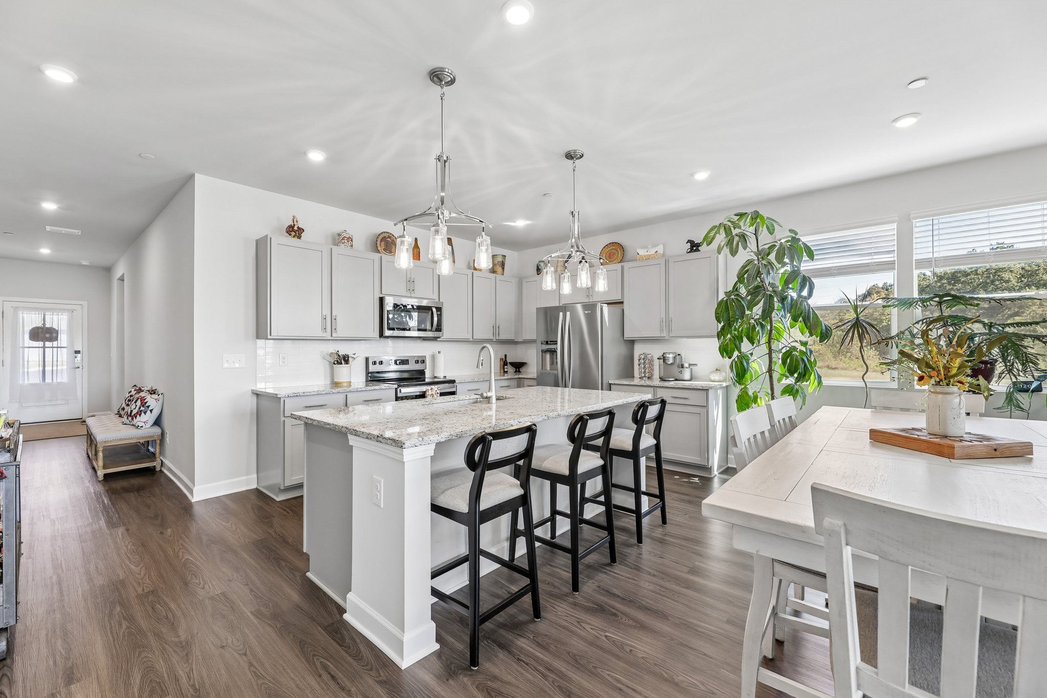 1000 Daphne Dr
