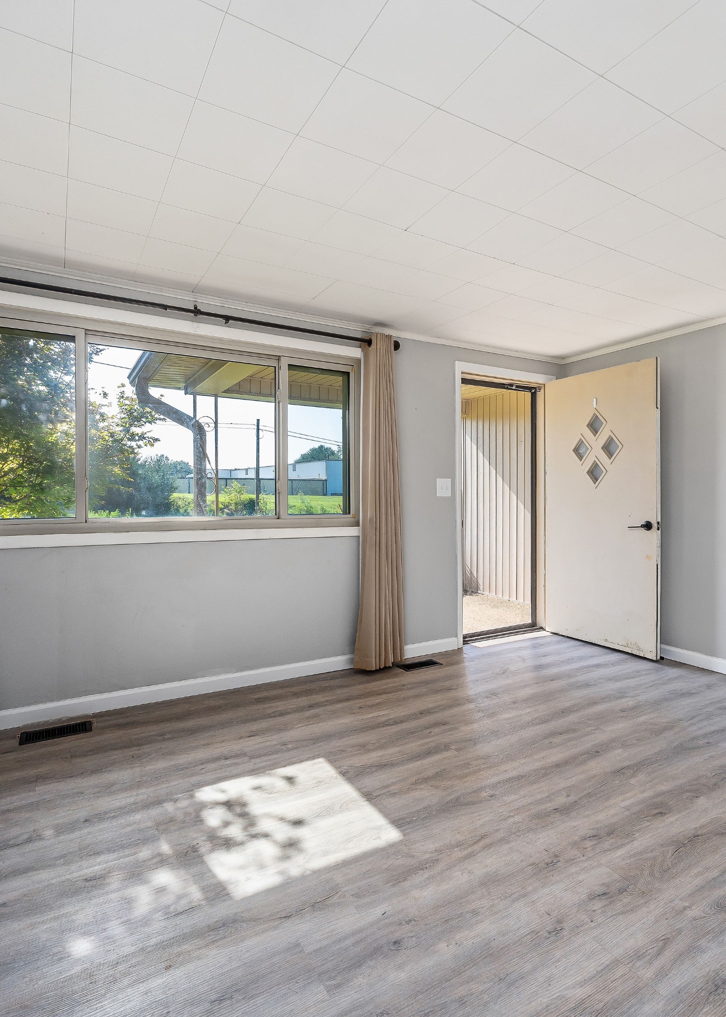 460 Iris Dr