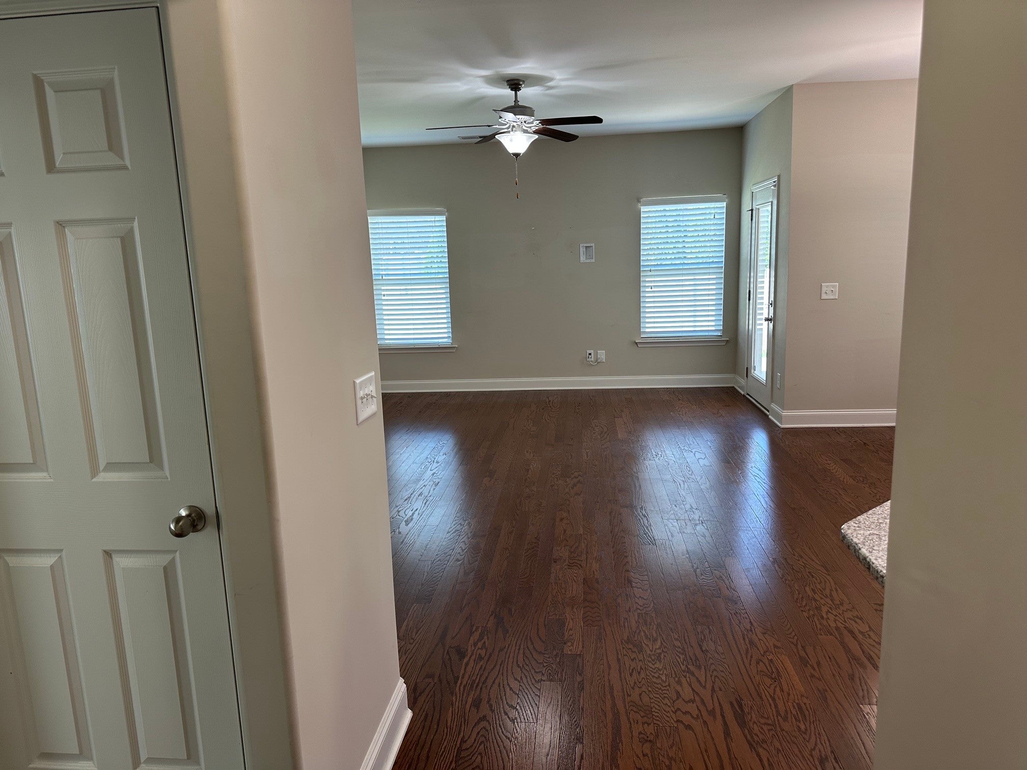 1413 Woodside Dr
