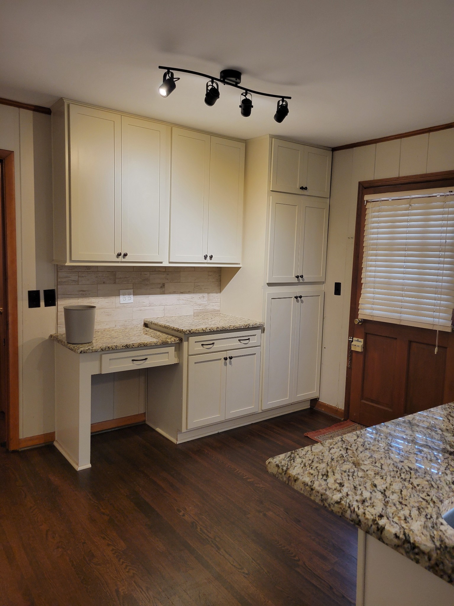 300 Raywood Ct