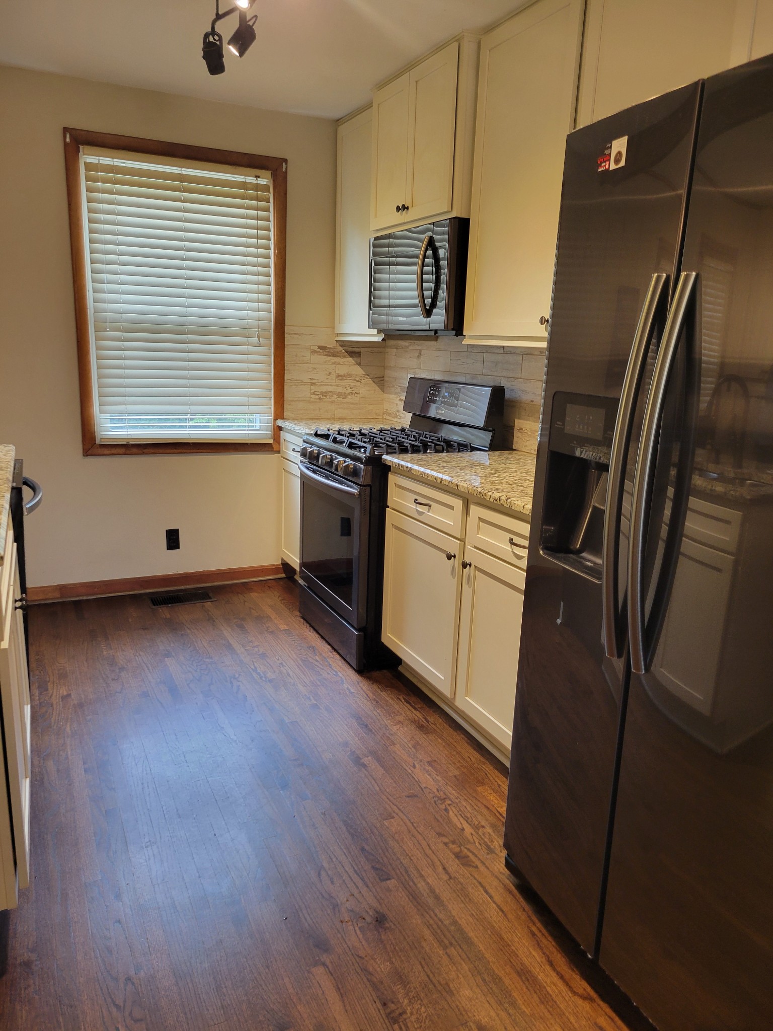 300 Raywood Ct