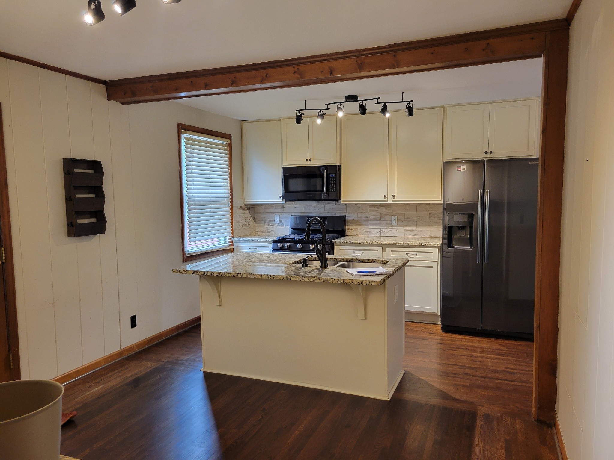 300 Raywood Ct