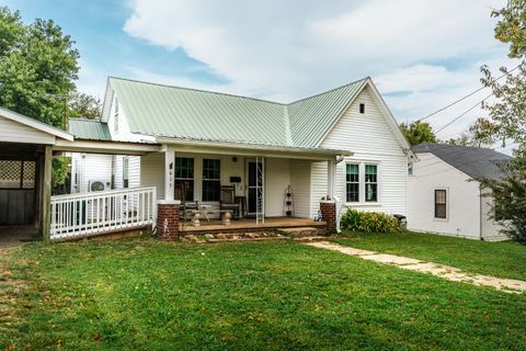 Photo of 415 Swan Ave, Hohenwald, TN 38462 (MLS # 2996029)