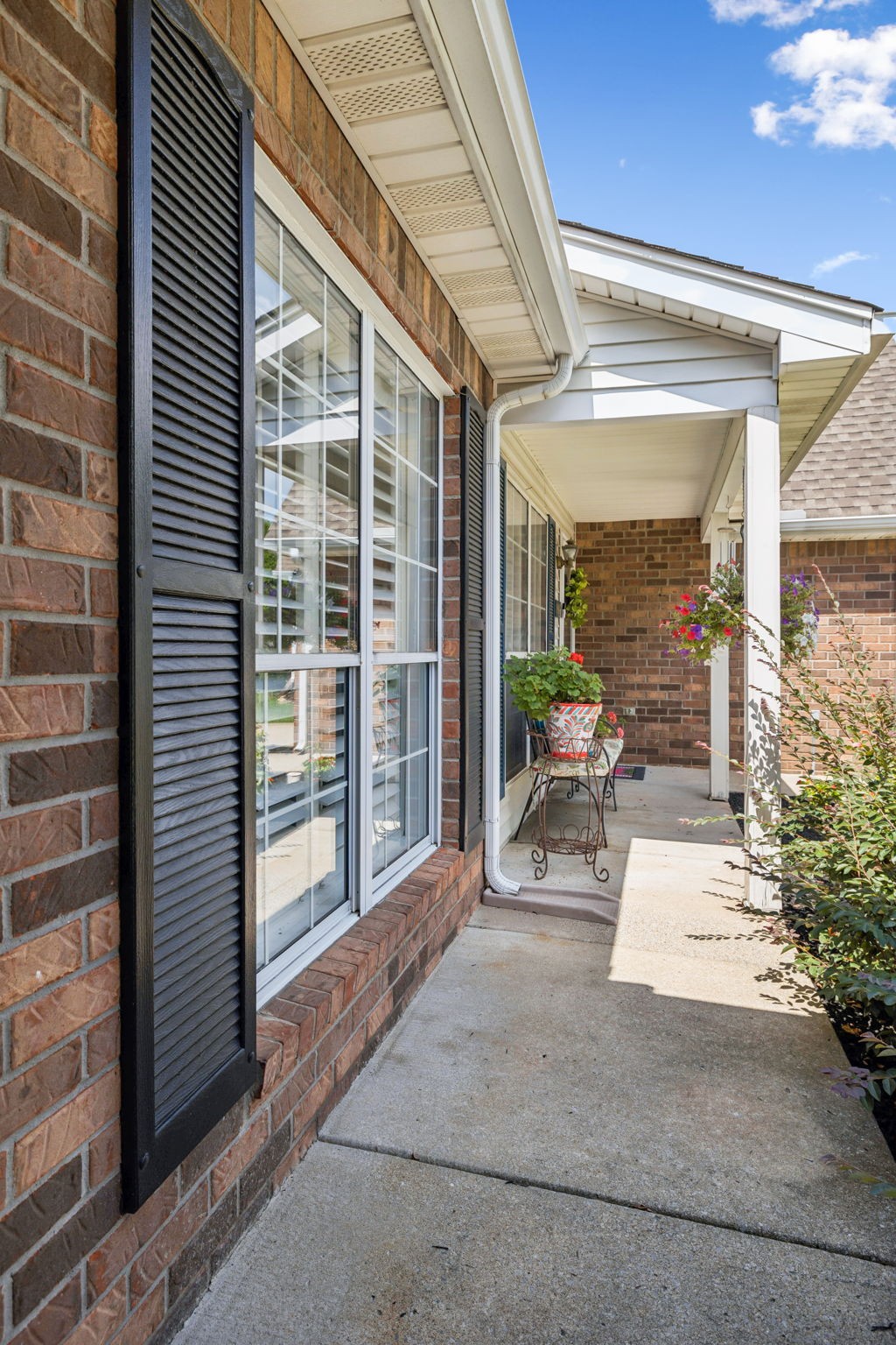 1410 Anita Ct