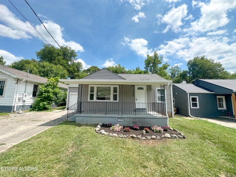 Photo of 3228 Ashland Ave, Knoxville, TN 37914 (MLS # 3251087)