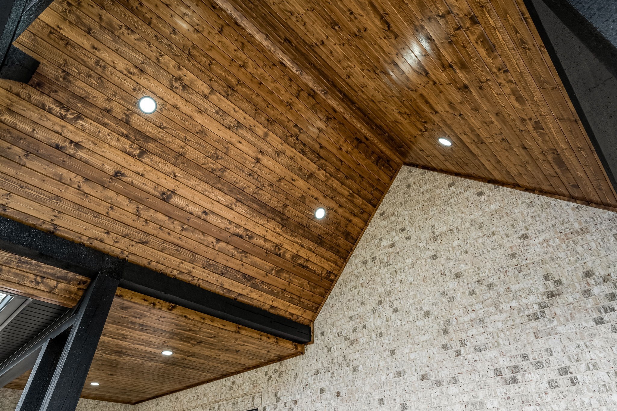 102 VICTORIA COURT N